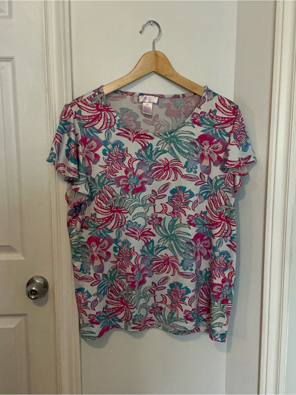 Floral Short Sleeve Scoop Neck Stella Parker Top in Pink & Teal